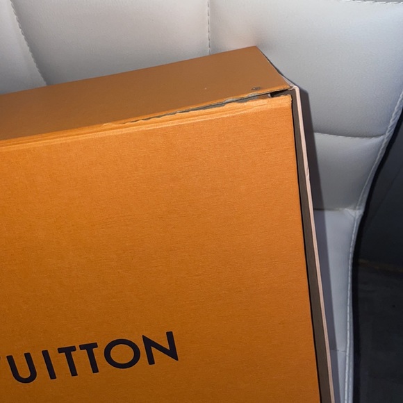 Louis Vuitton men sneakers - Picture 7 of 8